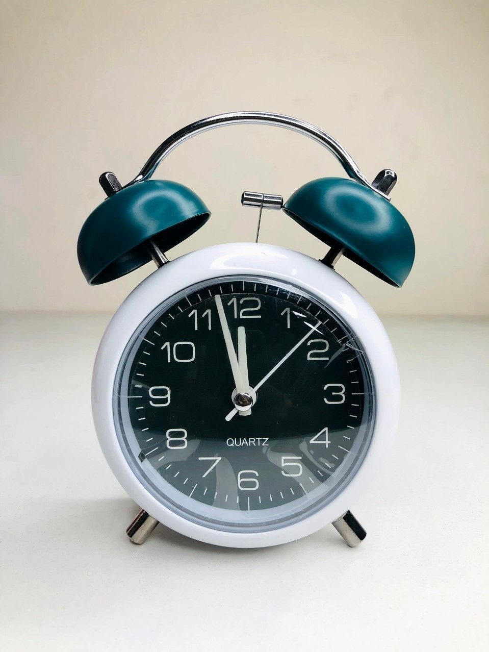 Analog alarm clock model HL-005-HD